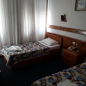 Hotel Opera ***